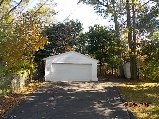1093 Rushleigh Road Cleveland Heights, OH 44121 - Photo 9 of 13