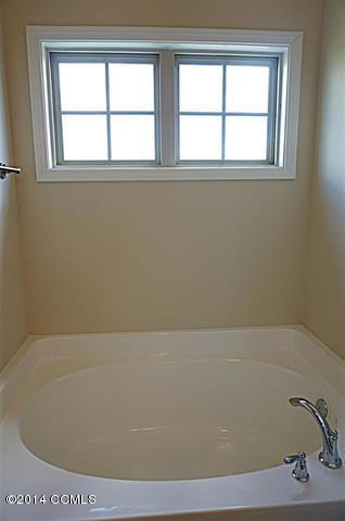 308 Echo Ridge Road Swansboro, NC 28584 - Photo 13 of 16 Brookwood Bathtub