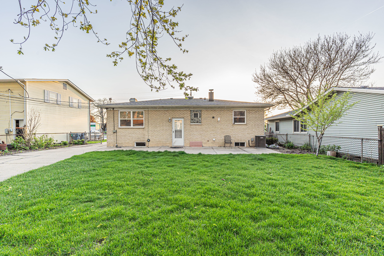 1423 Busse Road Mount Prospect, IL 60056 - Photo 18 of 22 Gallery Image 18
