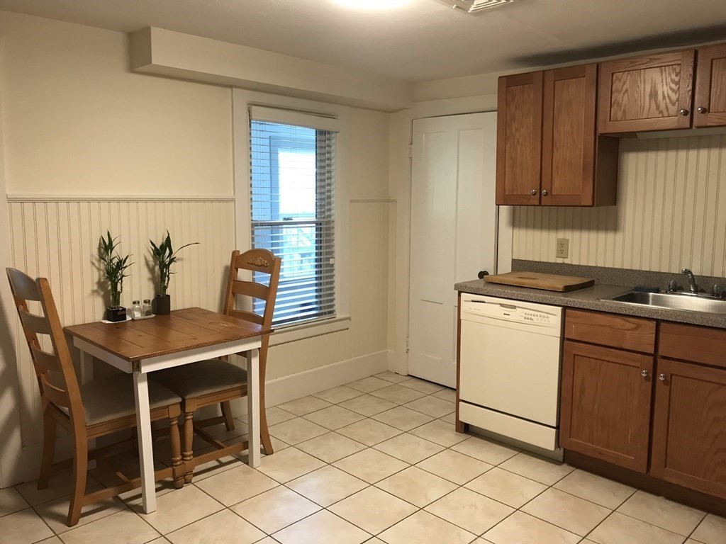 29 Lyman Road, Unit B Northampton, MA 01060 - Photo 8 of 14 Gallery Image 8