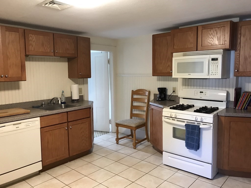29 Lyman Road, Unit B Northampton, MA 01060 - Photo 9 of 14 Gallery Image 9