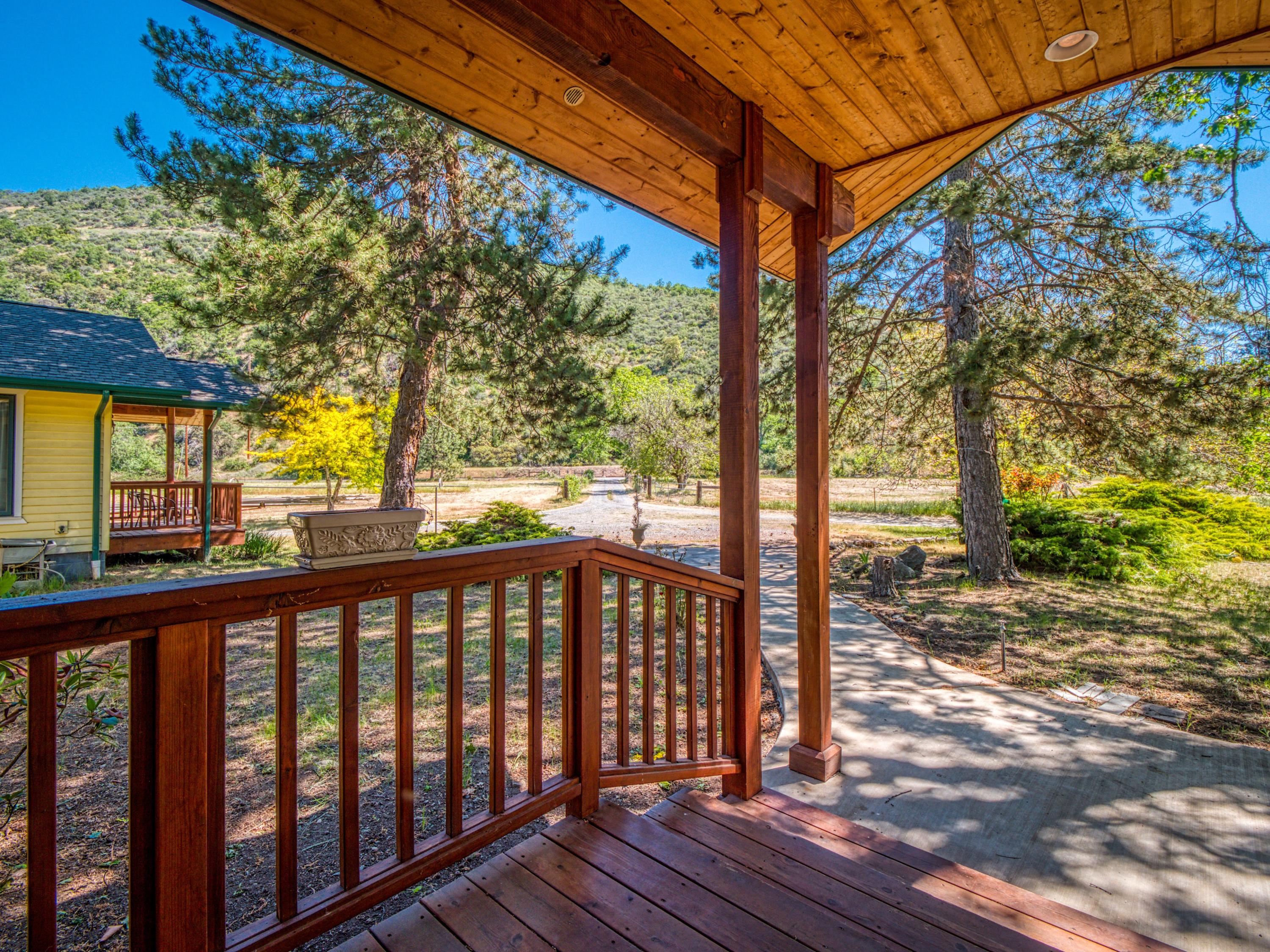 17777 North Applegate Road Grants Pass, OR 97527 - Photo 41 of 104 Front Door view 1