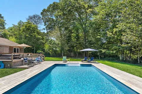 $2,195,000 | 75 Edwards Avenue, East Hampton, NY 11937