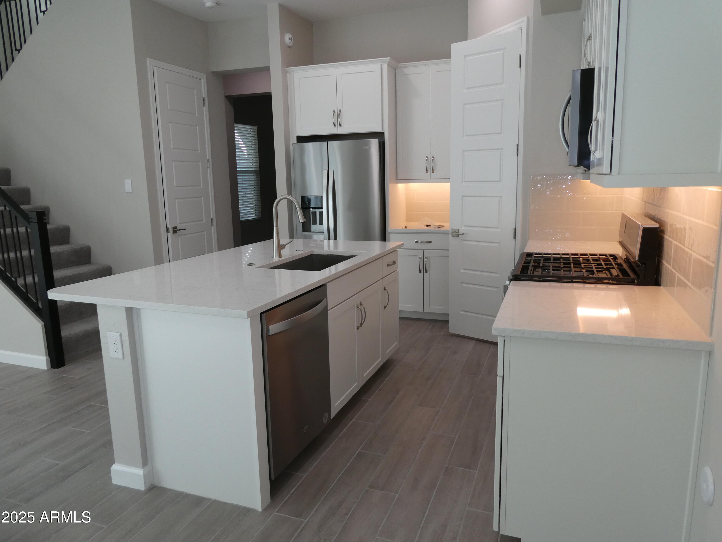 5027 Gallop Way Scottsdale, AZ 85254 - Photo 7 of 25 a kitchen with a stove a refrigerator and a stove