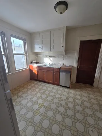 $2,700 | 7 1/2 Hancock Street, Unit 2, Salem, MA 01970