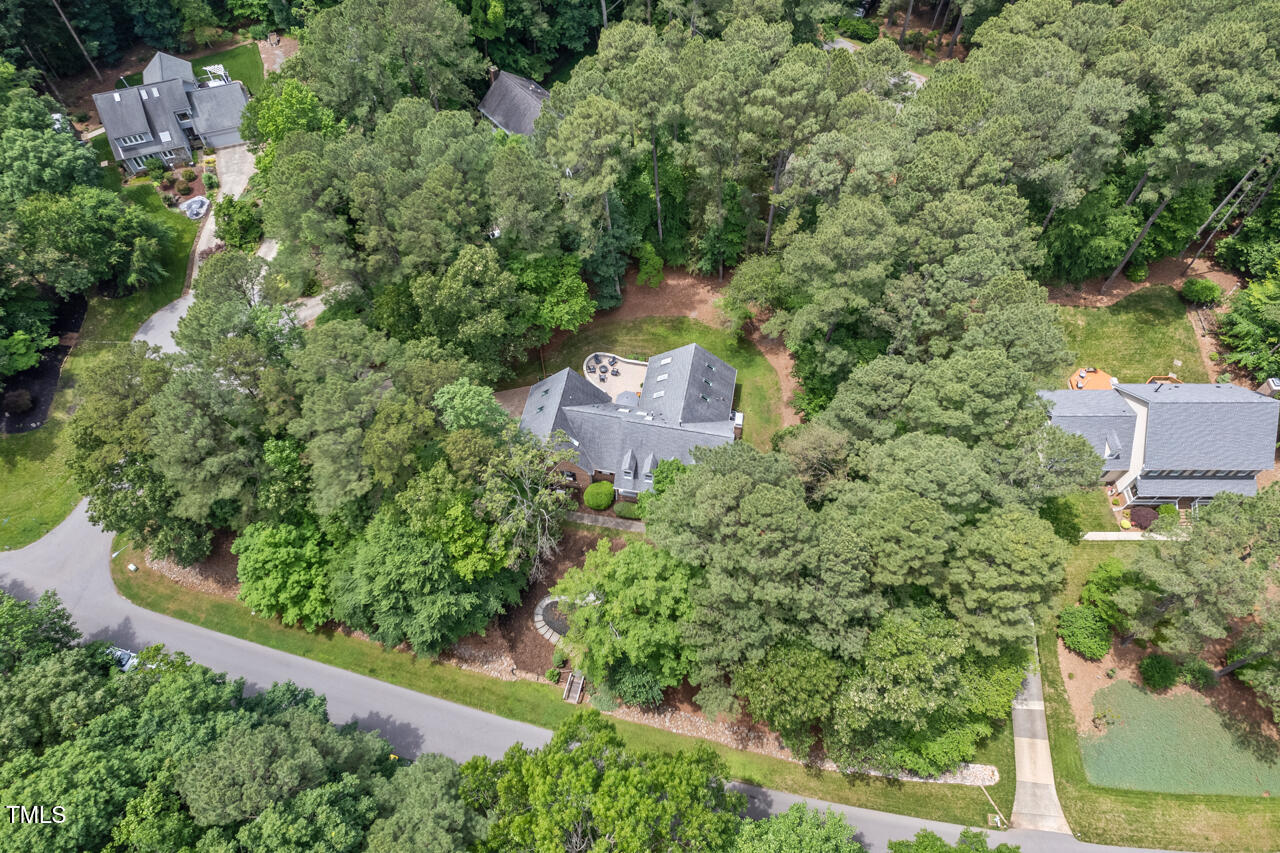 9900 2 Robins Court Raleigh, NC 27613 - Photo 4 of 83 04