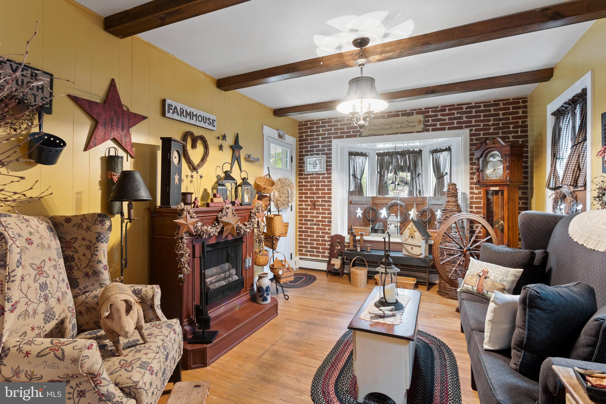 2617 Johnson Road Marcus Hook, PA 19061 - Photo 4 of 25 Living Room