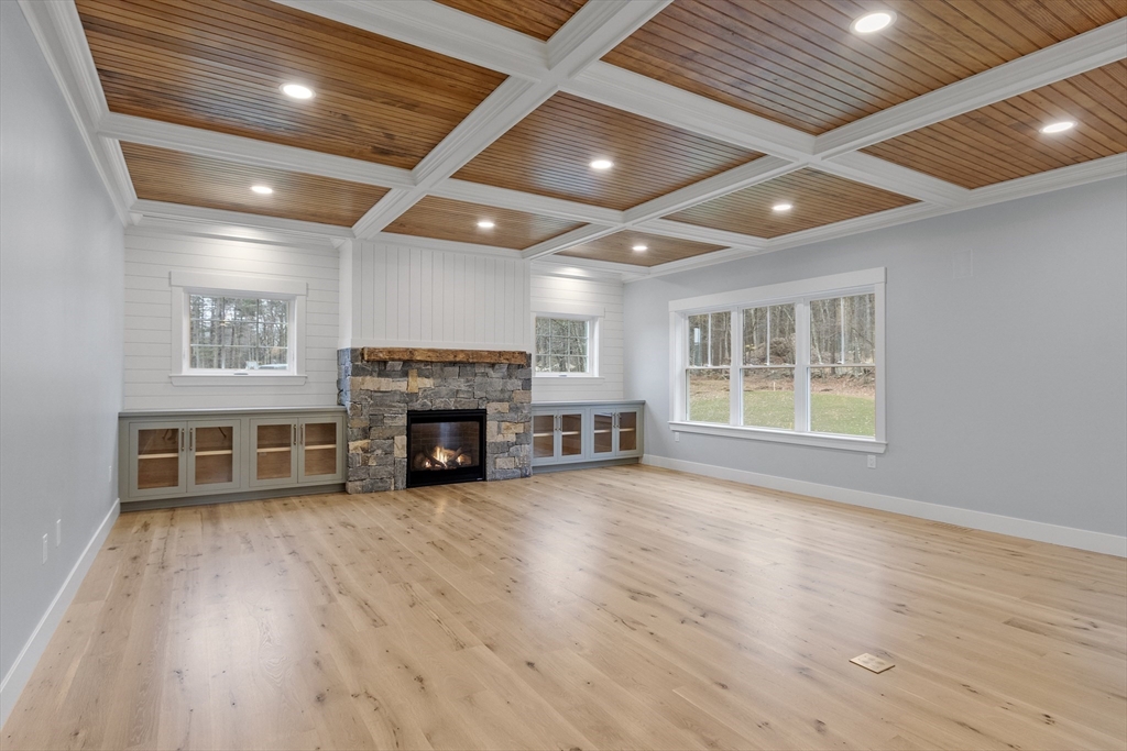 385 Green Road Bolton, MA 01740 - Photo 11 of 29