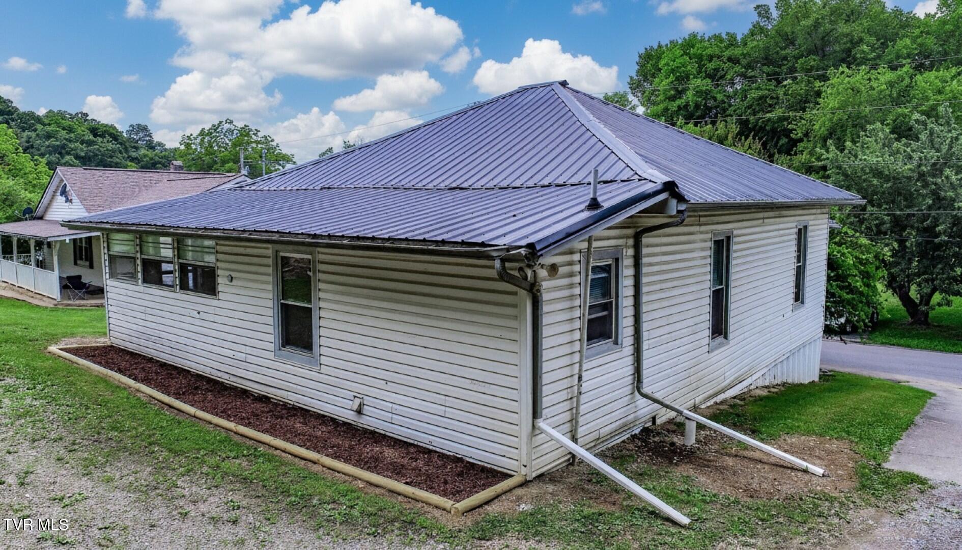 421 Duncan Street Newport, TN 37821 - Photo 5 of 56 5