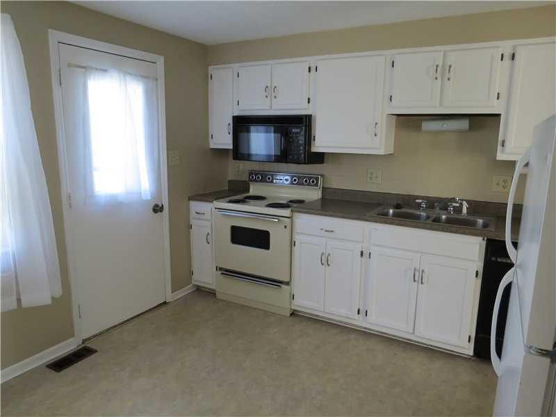 8214 Castle Farms Road Indianapolis, IN 46256 - Photo 4 of 15