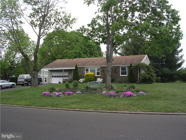 611 Ivyland Road Warminster, PA 18974 - Photo 1 of 25 Front Yard