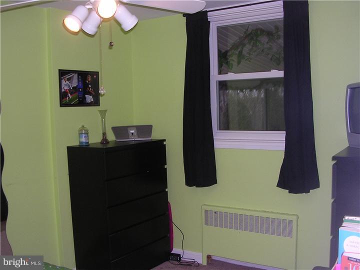 611 Ivyland Road Warminster, PA 18974 - Photo 12 of 25 Bedroom 3