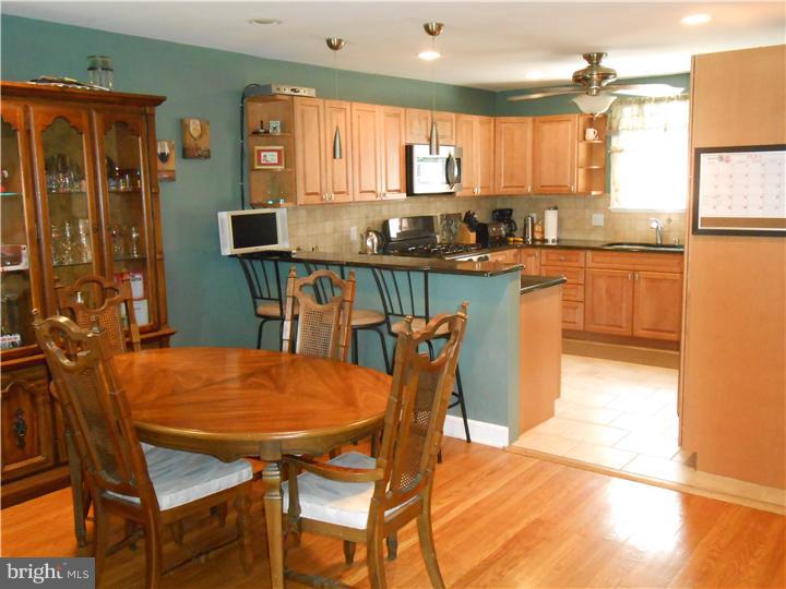 611 Ivyland Road Warminster, PA 18974 - Photo 5 of 25 Kitchen