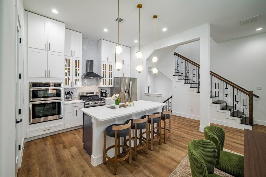 1305 East 27th Street, Unit B Houston, TX 77009 - Photo 1 of 27 a kitchen with stainless steel appliances kitchen island a table and chairs in it