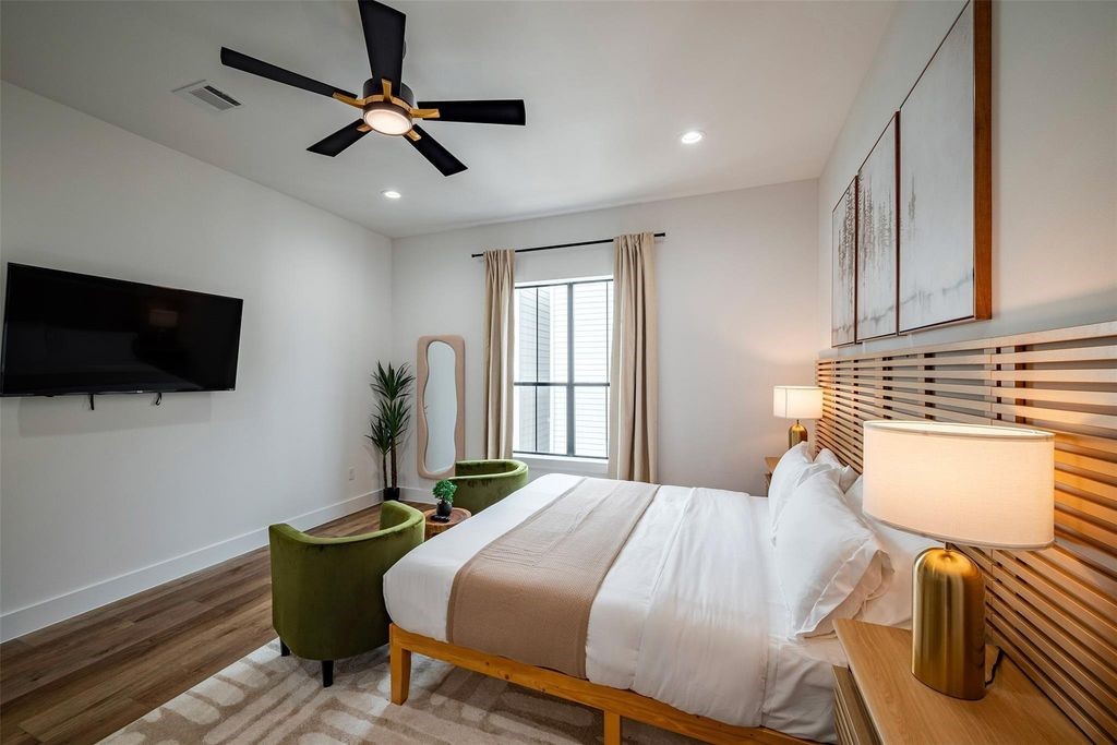 1305 East 27th Street, Unit B Houston, TX 77009 - Photo 12 of 27 a bedroom with a bed and a flat screen tv