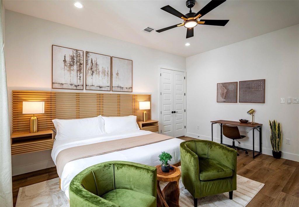 1305 East 27th Street, Unit B Houston, TX 77009 - Photo 13 of 27 a bedroom with a bed and window