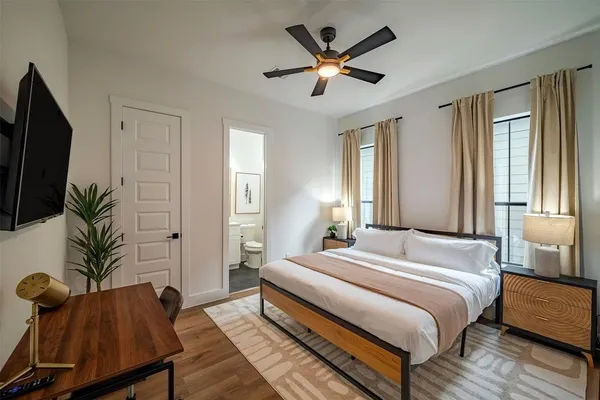 $3,800 | 1305 East 27th Street, Unit B, Houston, TX 77009
