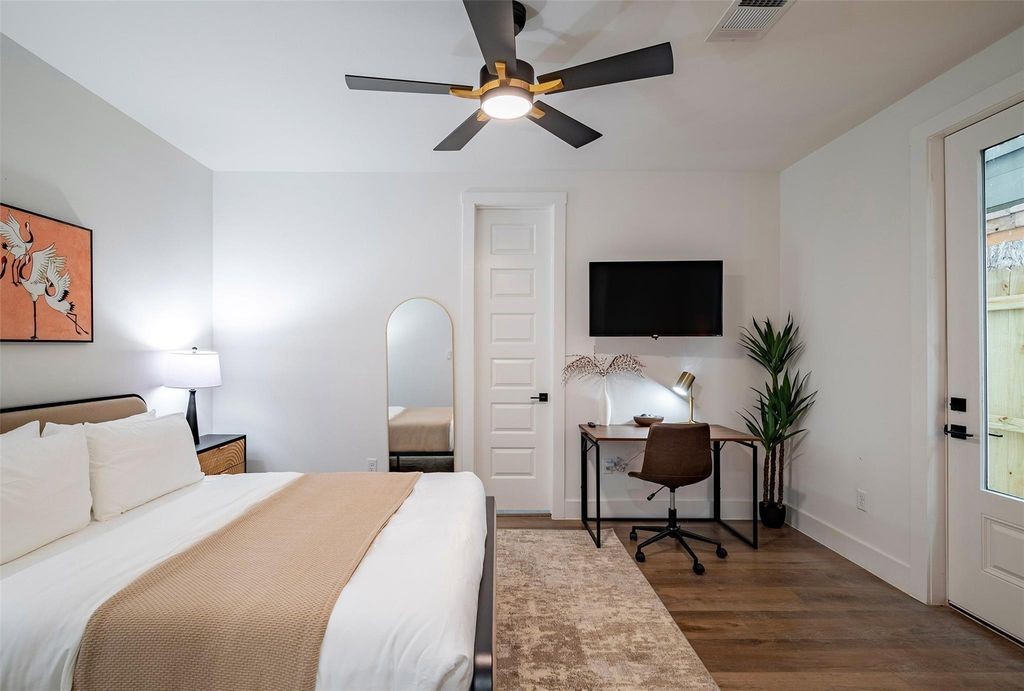 1305 East 27th Street, Unit B Houston, TX 77009 - Photo 26 of 27 a bedroom with a bed tv and table