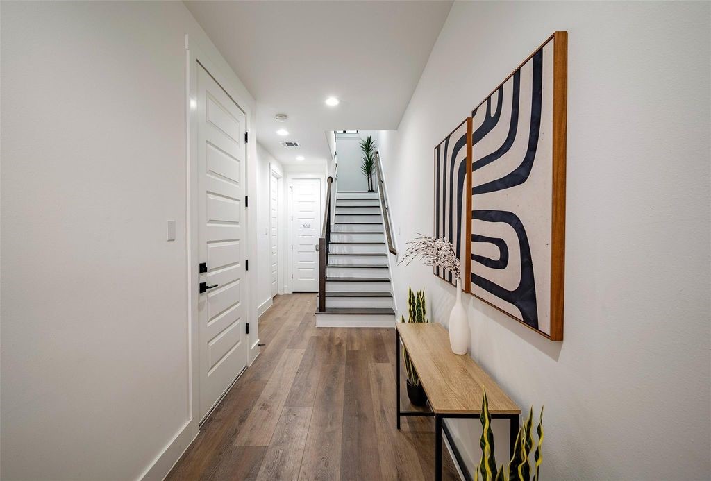 1305 East 27th Street, Unit B Houston, TX 77009 - Photo 27 of 27 a view of entryway