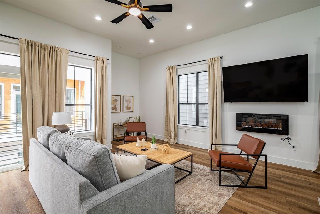 1305 East 27th Street, Unit B Houston, TX 77009 - Photo 9 of 27 a living room with furniture and a flat screen tv