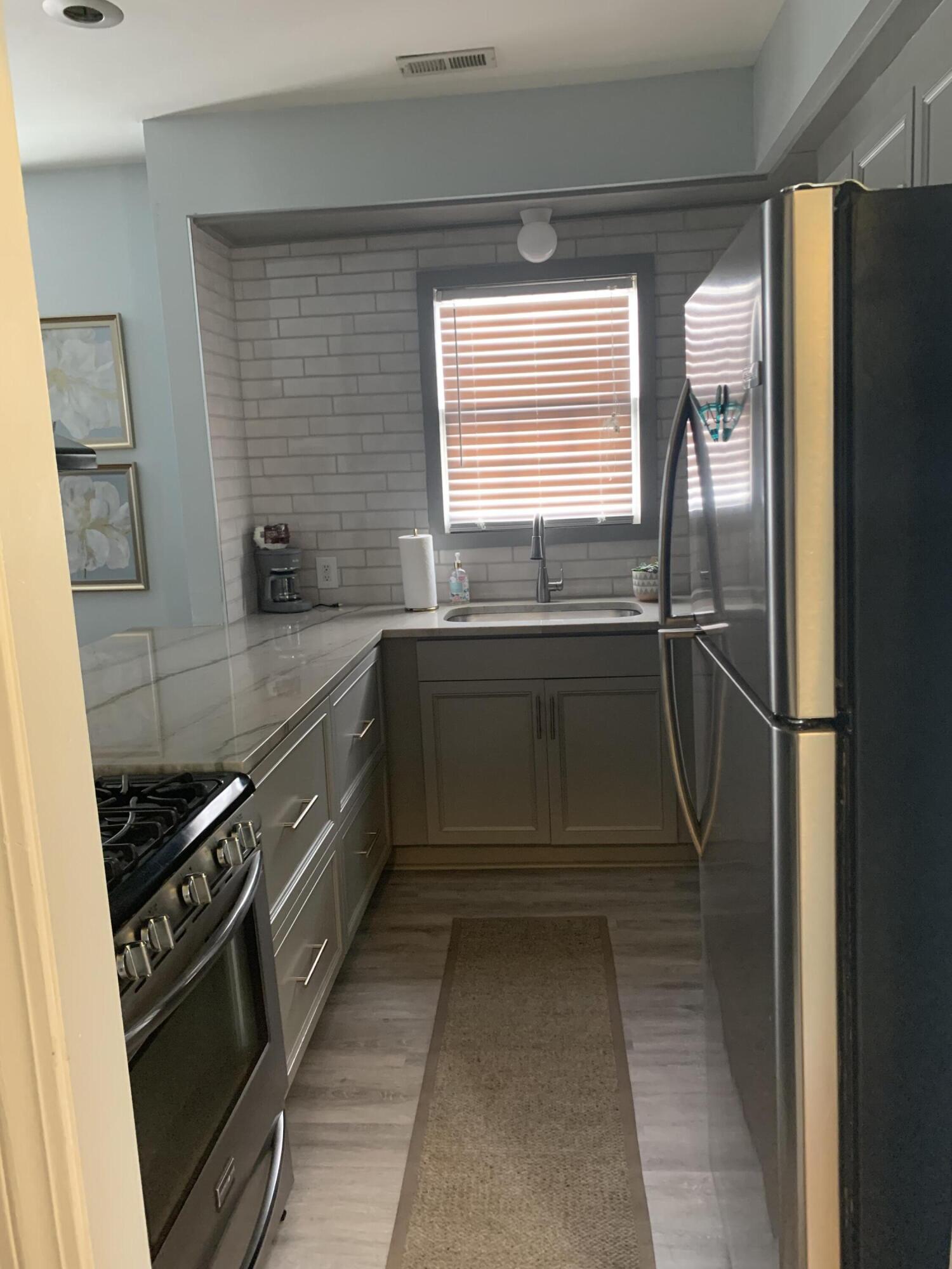 133 Bogard Street, Unit B Charleston, SC 29403 - Photo 3 of 21 IMG_2018