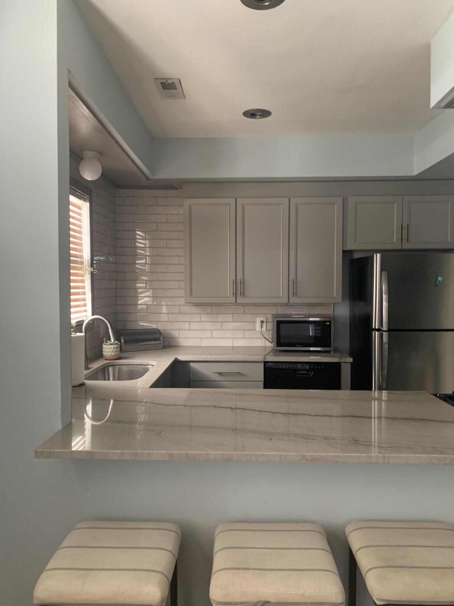 133 Bogard Street, Unit B Charleston, SC 29403 - Photo 6 of 21 IMG_2026