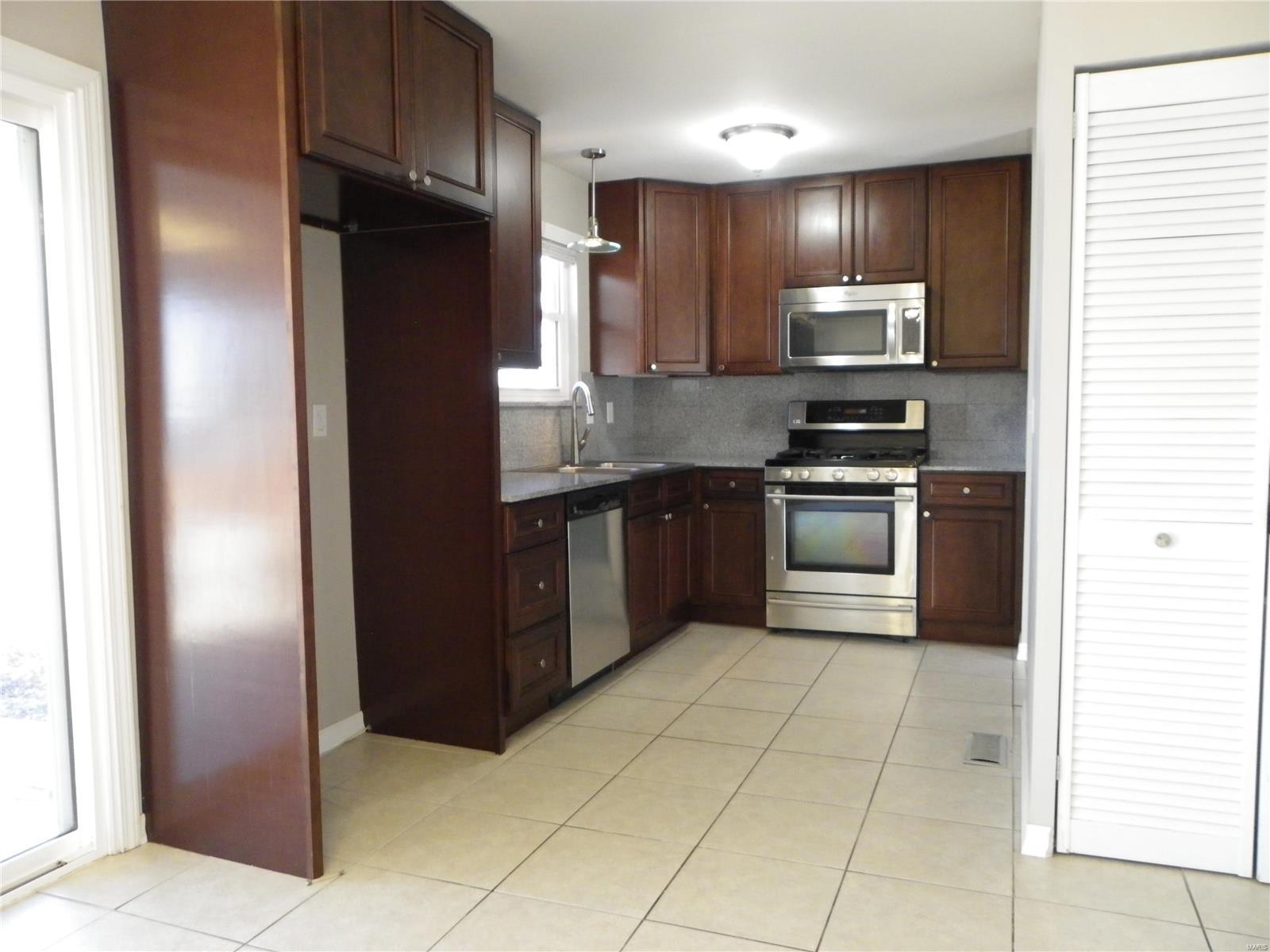 1 Greengage Rd Street St. Peters, MO 63376 - Photo 6 of 17