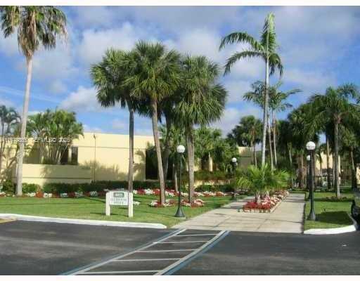 8015 Southwest 107th Avenue, Unit 313 Miami, FL 33173 - Photo 34 of 43 a view of a park with palm trees