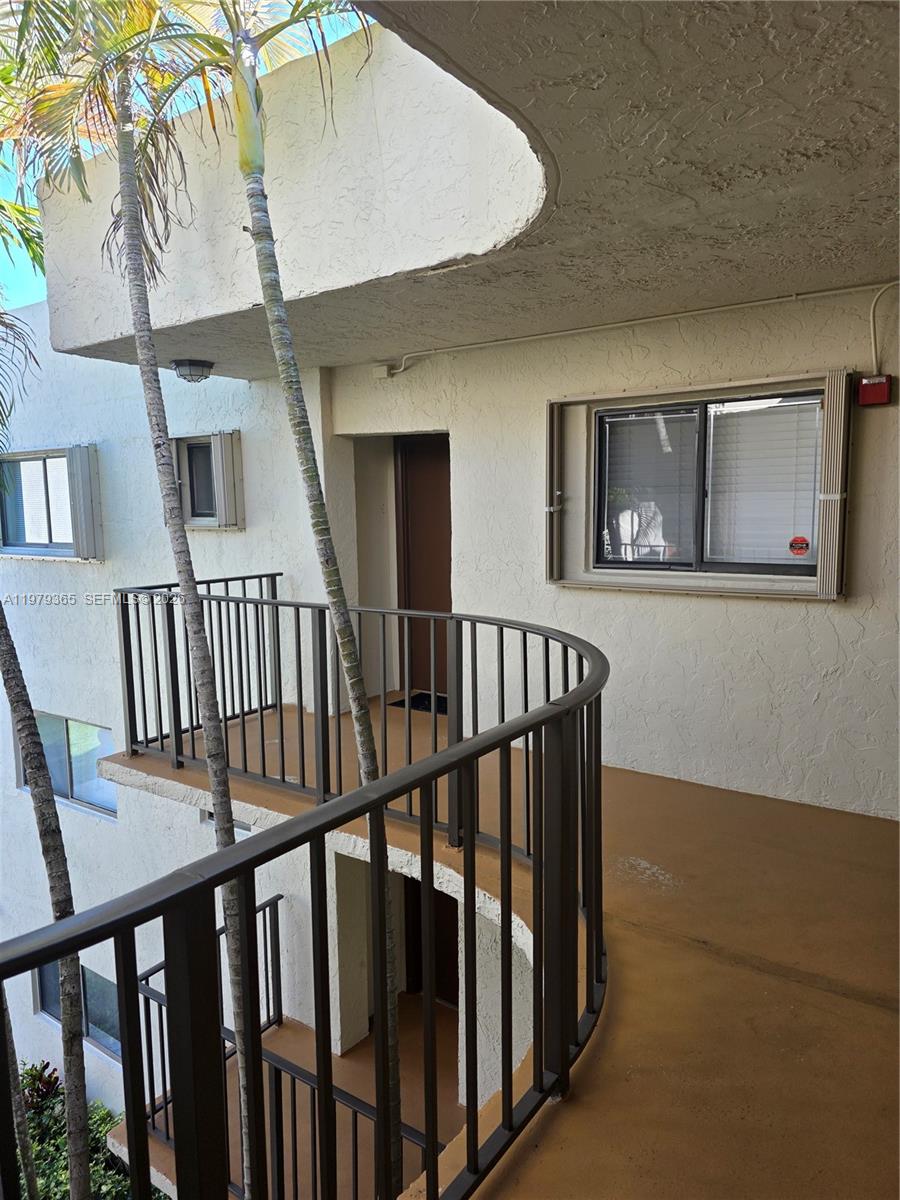 8015 Southwest 107th Avenue, Unit 313 Miami, FL 33173 - Photo 5 of 43 CORNER UNIT -PRIVACY
