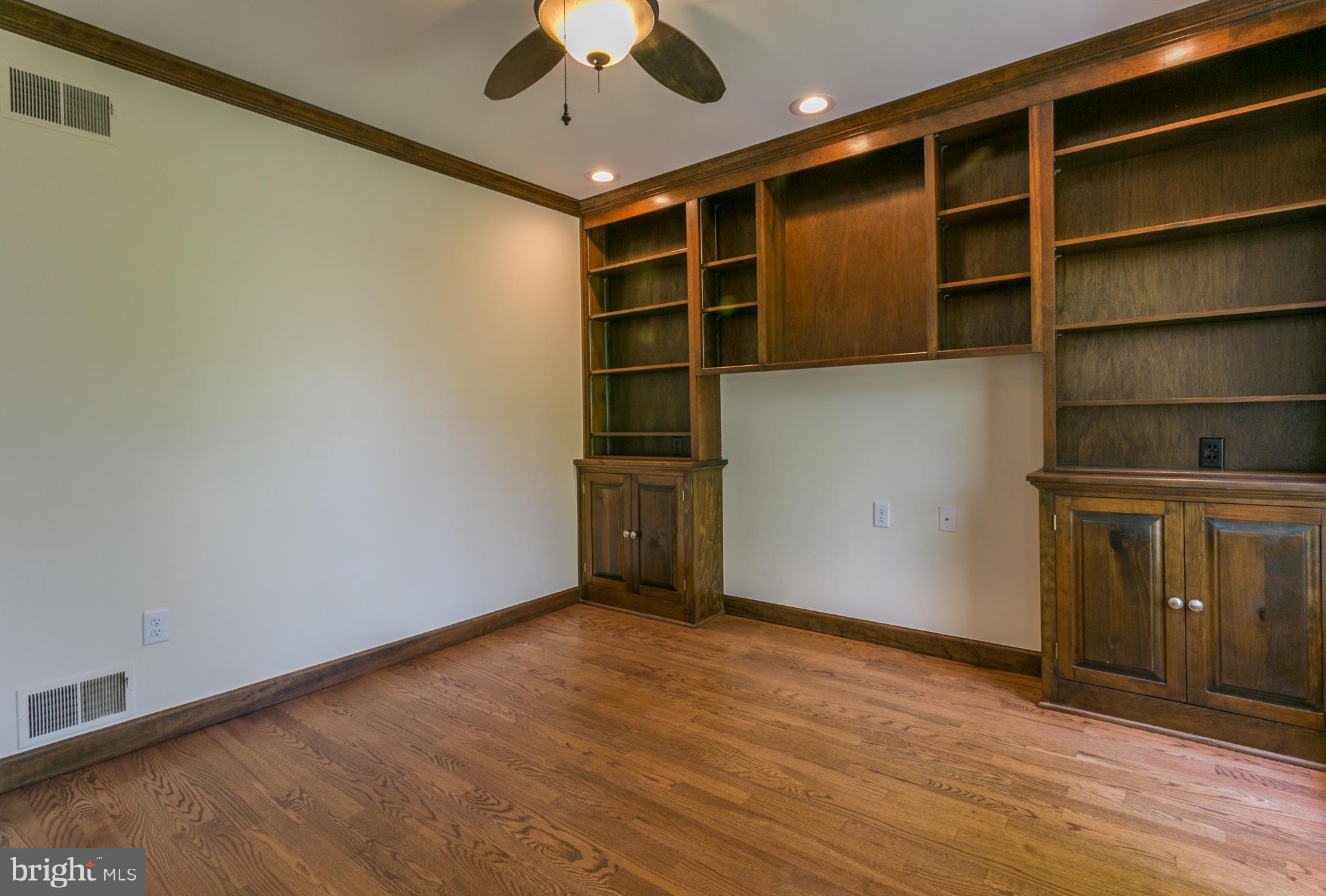 518 Arrowhead Trail Sinking Spring, PA 19608 - Photo 29 of 63 office
