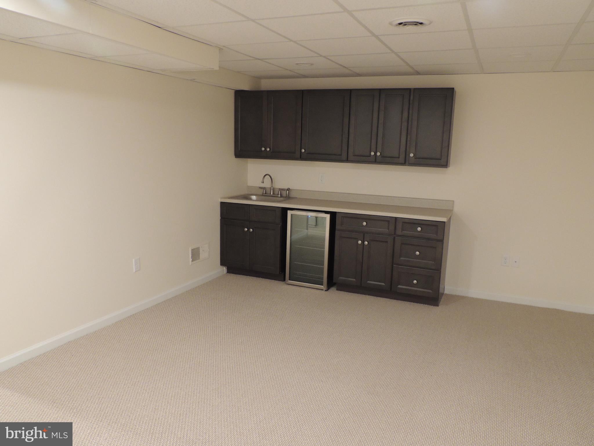 518 Arrowhead Trail Sinking Spring, PA 19608 - Photo 56 of 63 bar in corner of large room