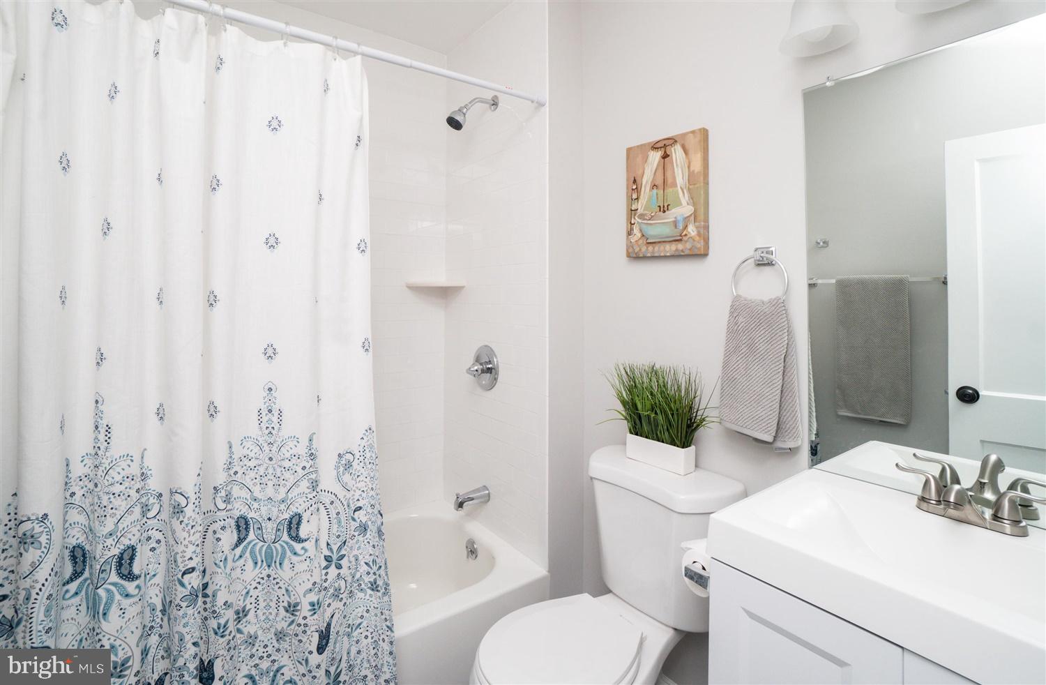 3609 Elkader Road Baltimore, MD 21218 - Photo 20 of 35 Full Bathroom