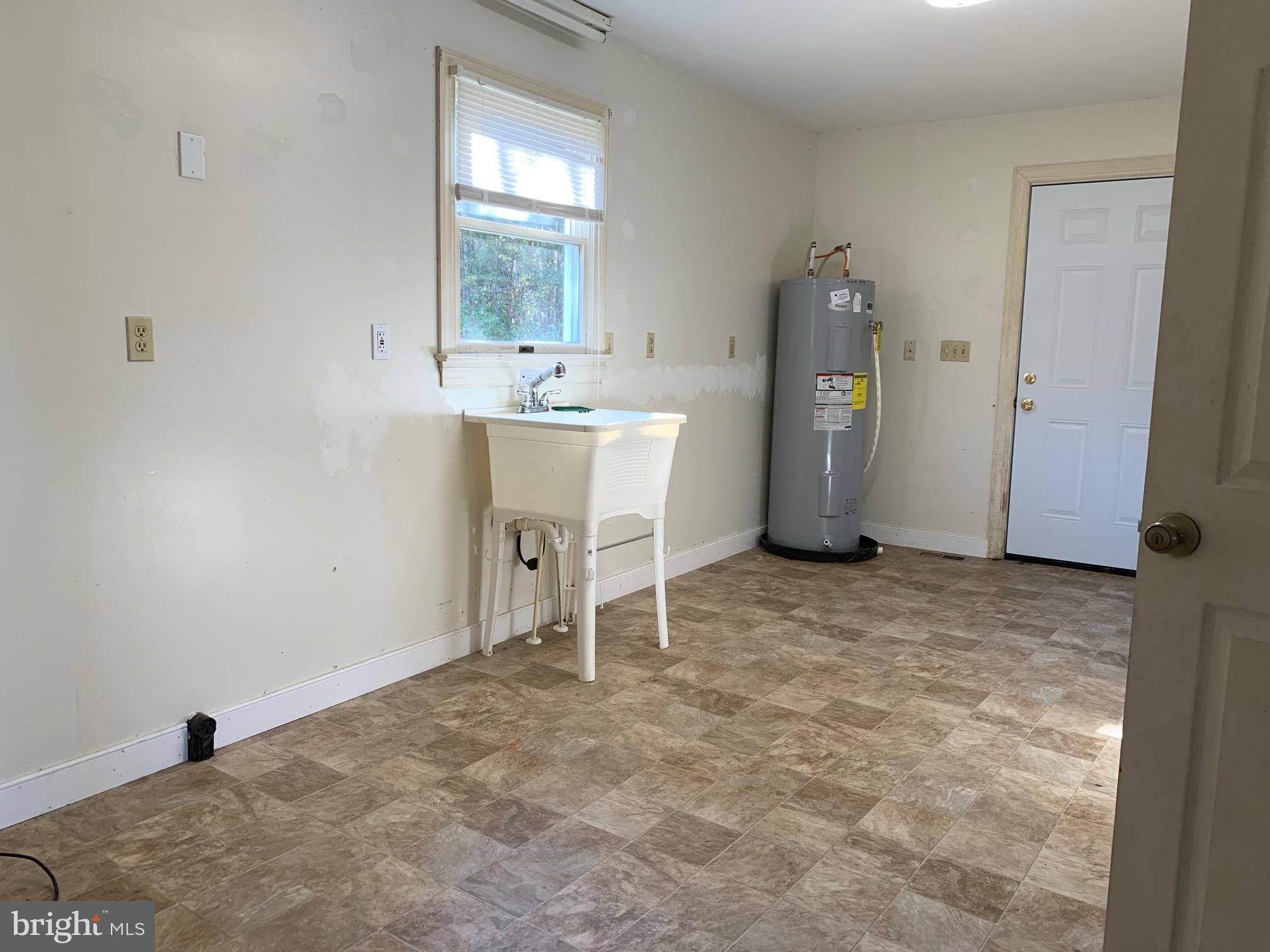 13198 Jefferson Highway Bumpass, VA 23024 - Photo 14 of 22 UTILITY ROOM ON MAIN LEVEL