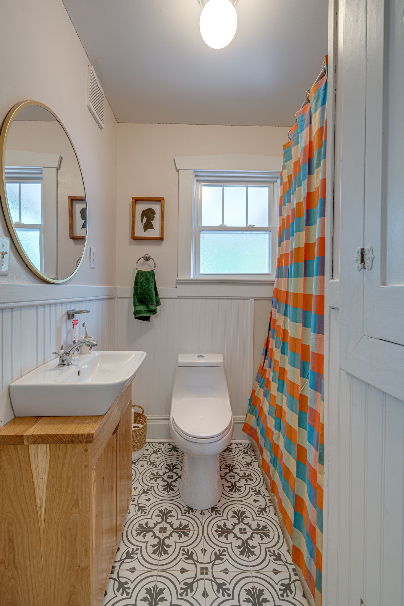 606 3rd Avenue West Springfield, TN 37172 - Photo 17 of 47 a bathroom with a sink a toilet and a mirror