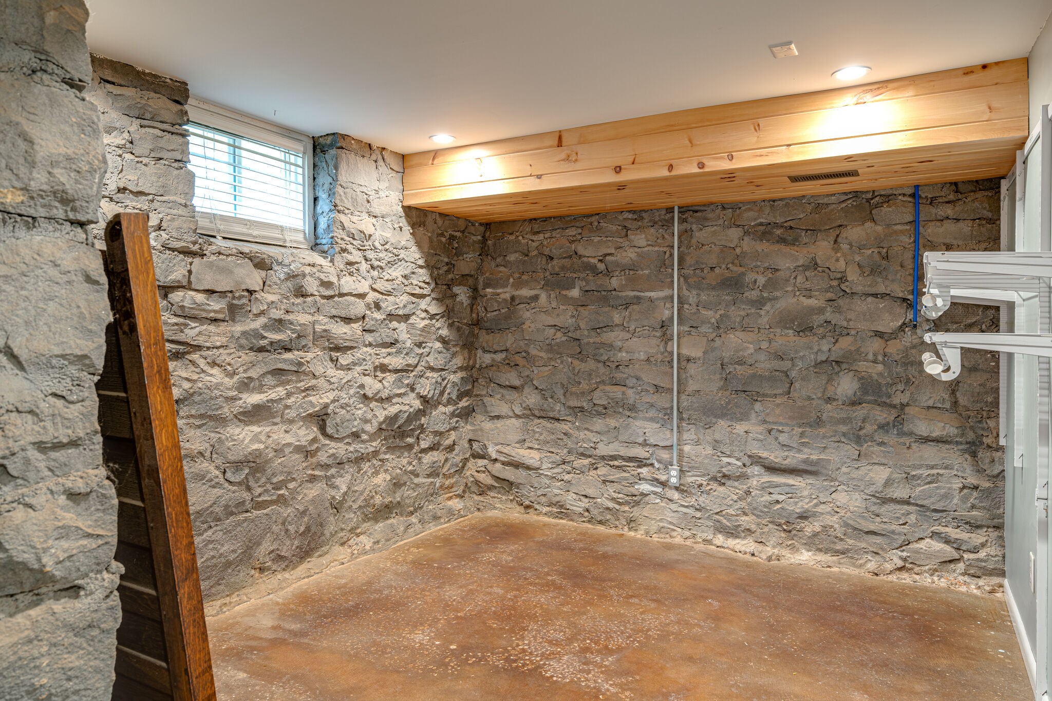 606 3rd Avenue West Springfield, TN 37172 - Photo 28 of 47 a bathroom with a shower