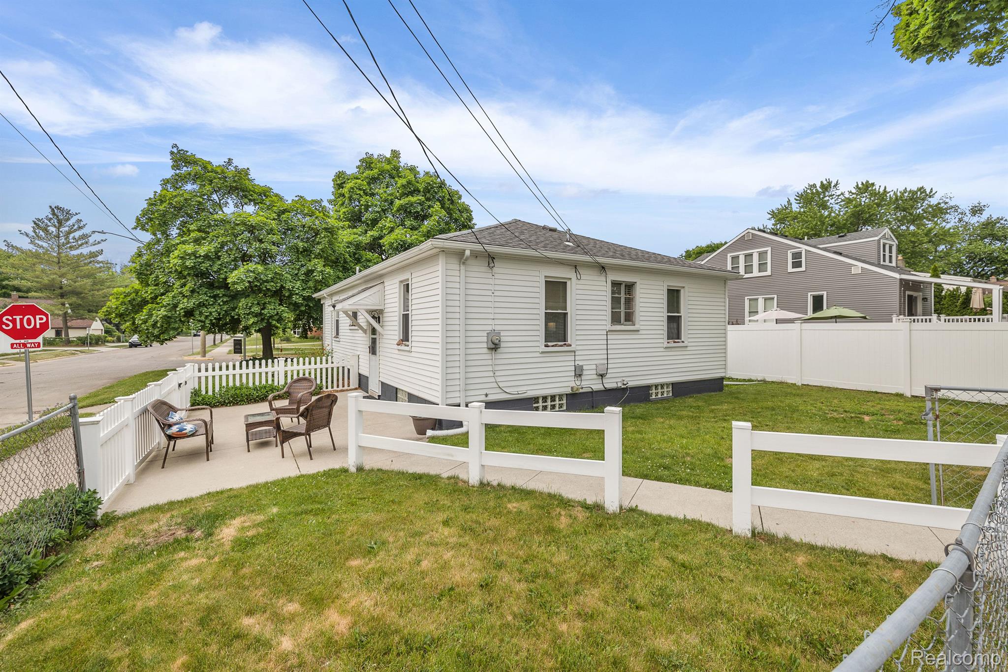 1926 Oxford Road Berkley, MI 48072 - Photo 32 of 34 Gallery Image 32