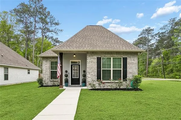 $379,000 | 948 McNamara Street, Mandeville, LA 70448
