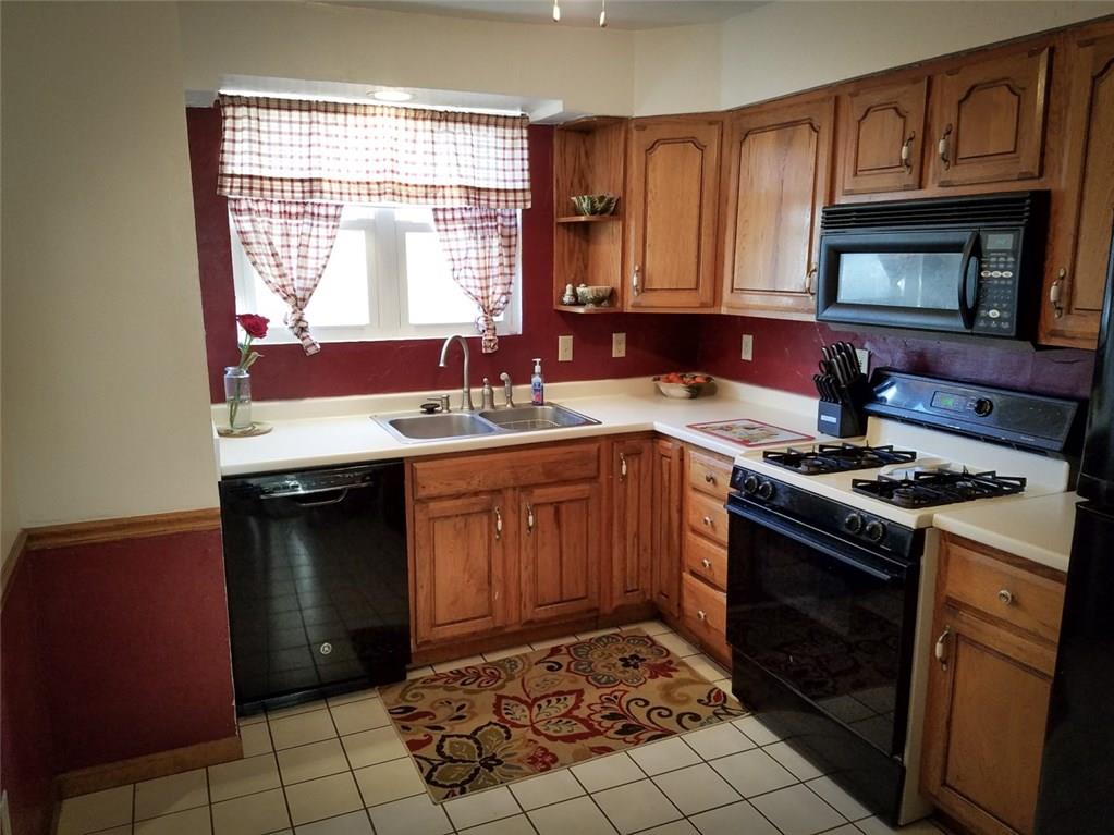 1824 Devonshire Road Coraopolis, PA 15108 - Photo 8 of 17 Gallery Image 8