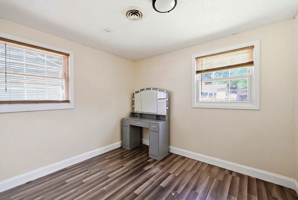 9 Woodcliff Street Springfield, MA 01111 - Photo 14 of 18