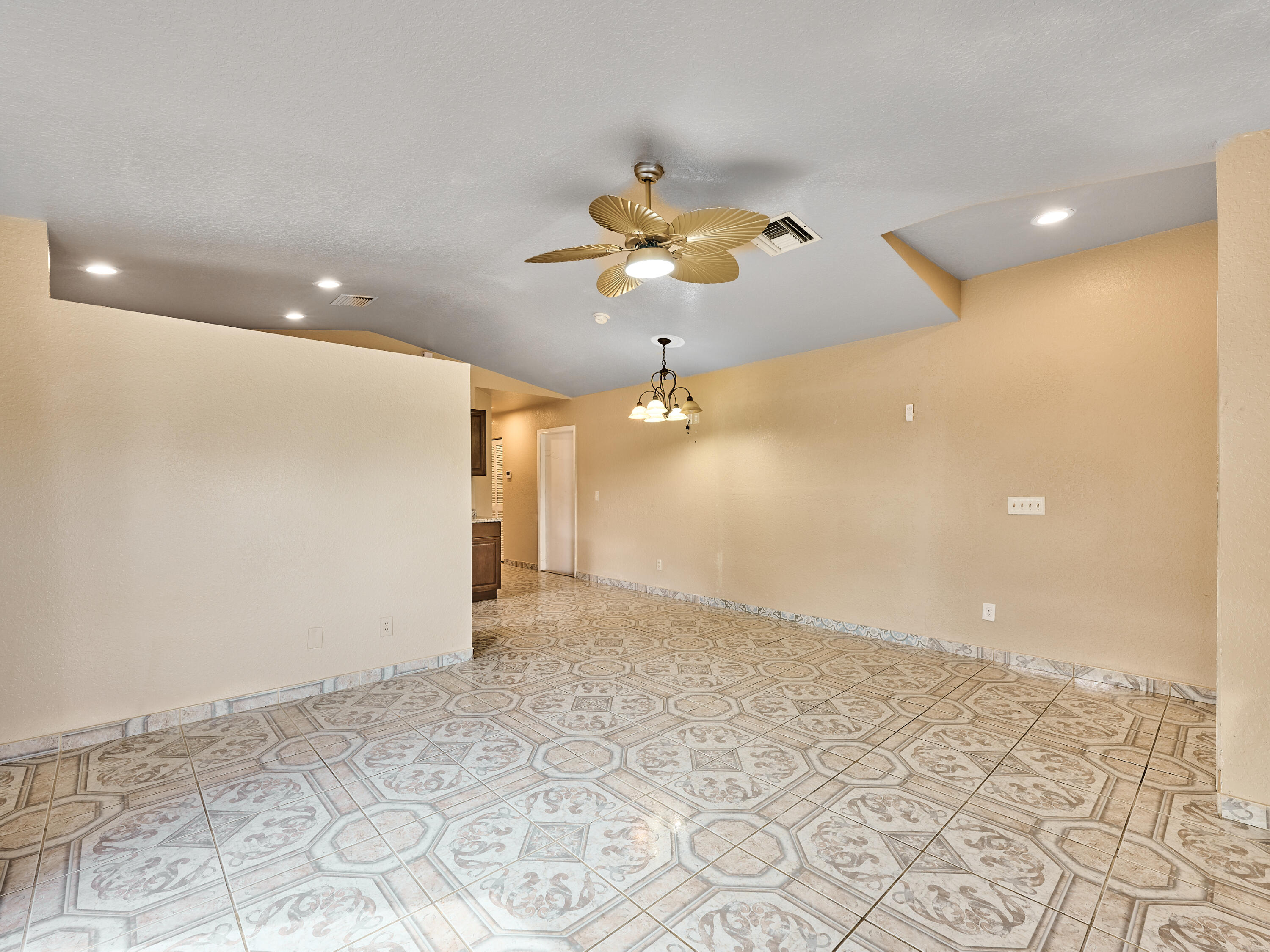 556 East Ridge Circle North Boynton Beach, FL 33435 - Photo 11 of 39 © PYL 0011