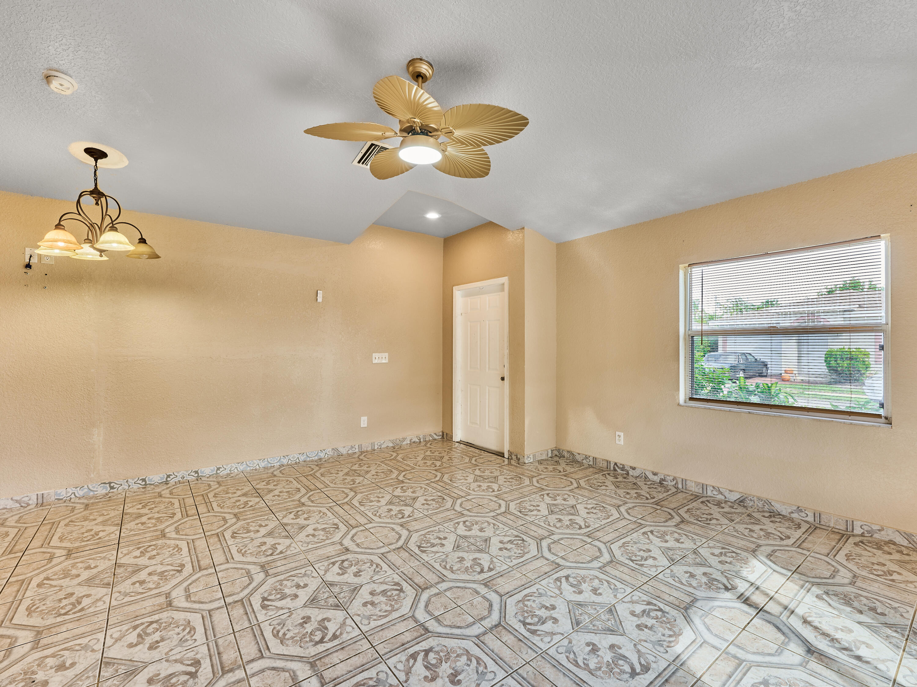 556 East Ridge Circle North Boynton Beach, FL 33435 - Photo 12 of 39 © PYL 0012