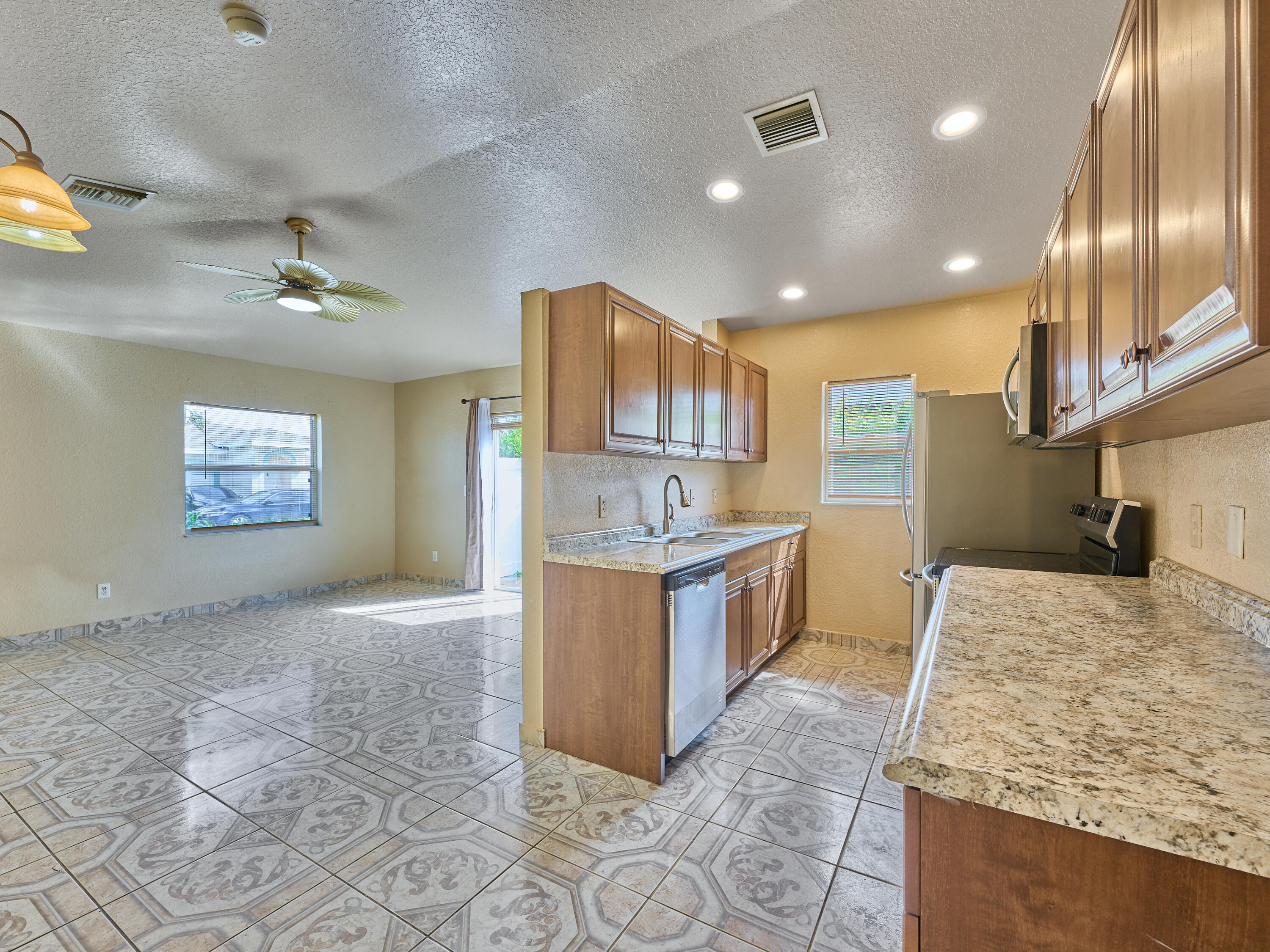 556 East Ridge Circle North Boynton Beach, FL 33435 - Photo 15 of 39 © PYL 0015