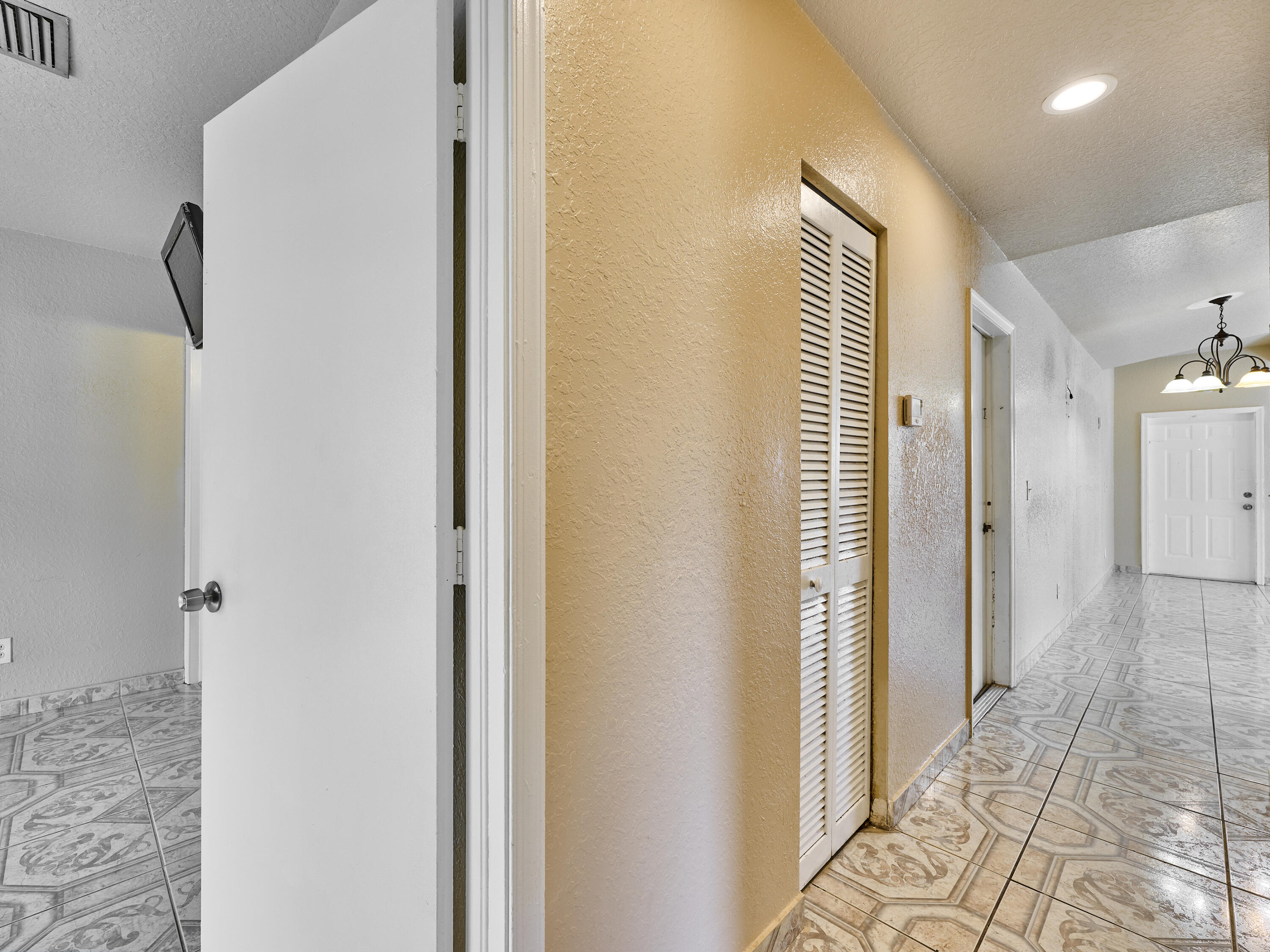 556 East Ridge Circle North Boynton Beach, FL 33435 - Photo 22 of 39 © PYL 0022