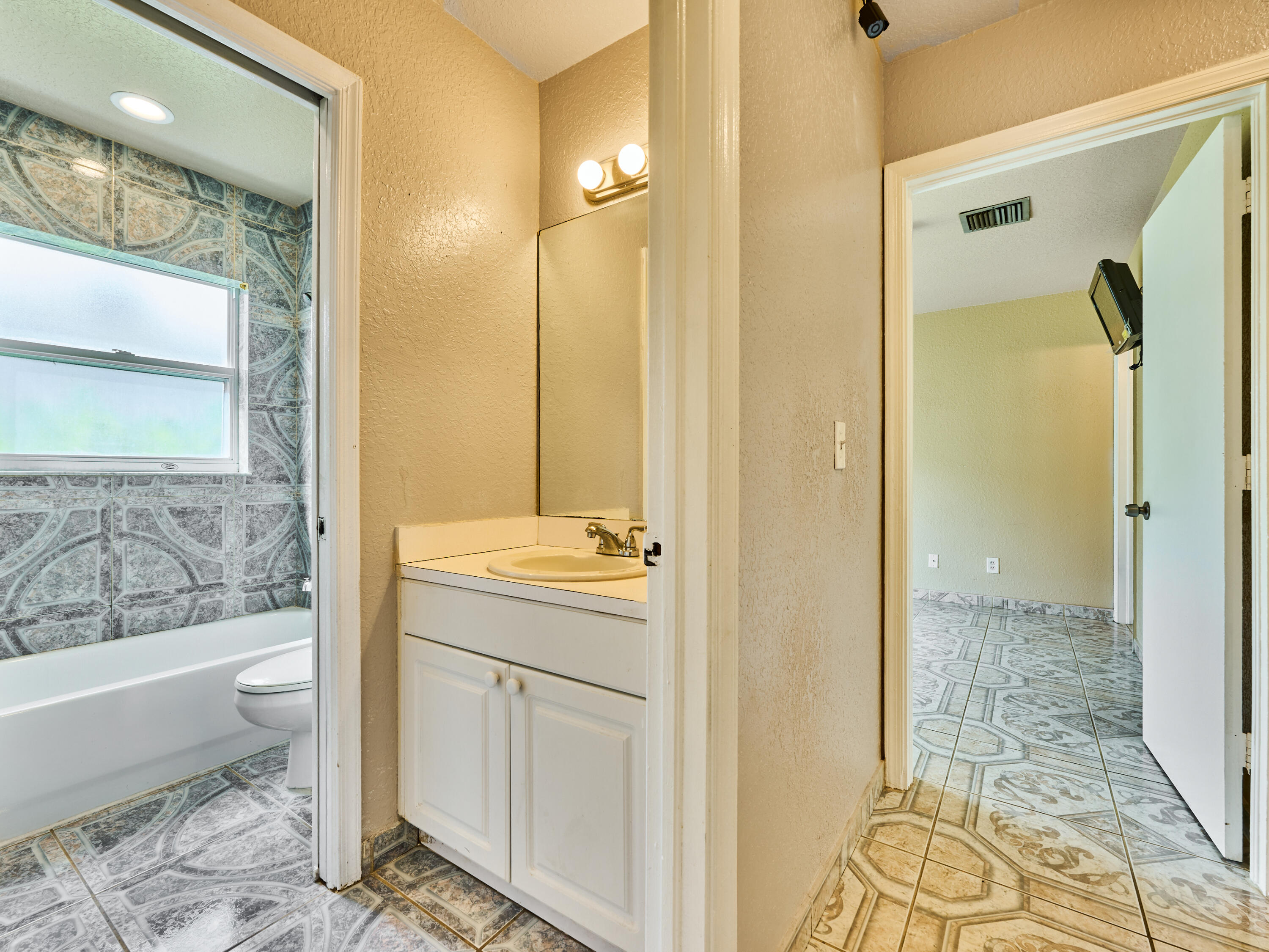556 East Ridge Circle North Boynton Beach, FL 33435 - Photo 29 of 39 © PYL 0029
