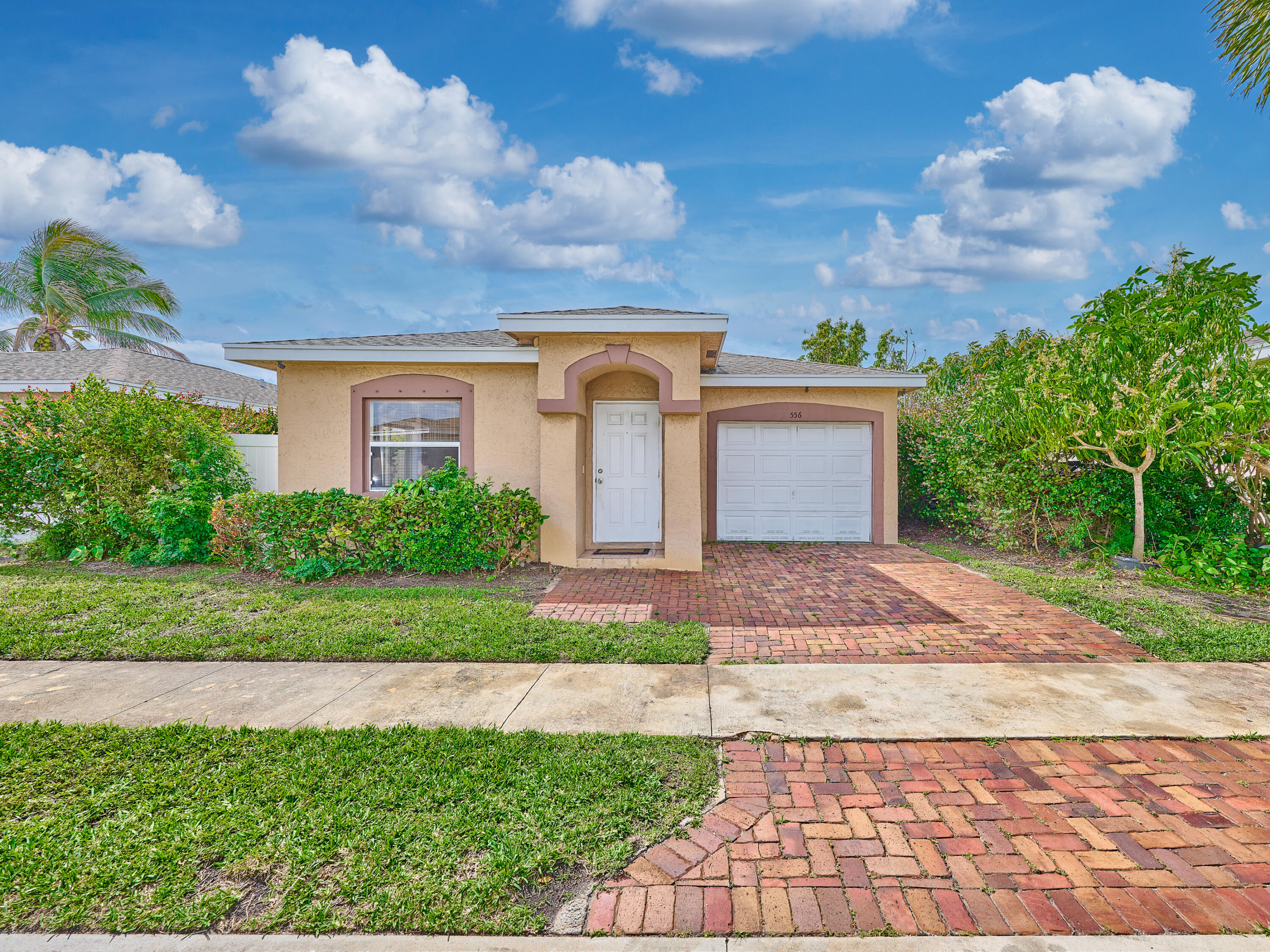 556 East Ridge Circle North Boynton Beach, FL 33435 - Photo 3 of 39 © PYL 0003