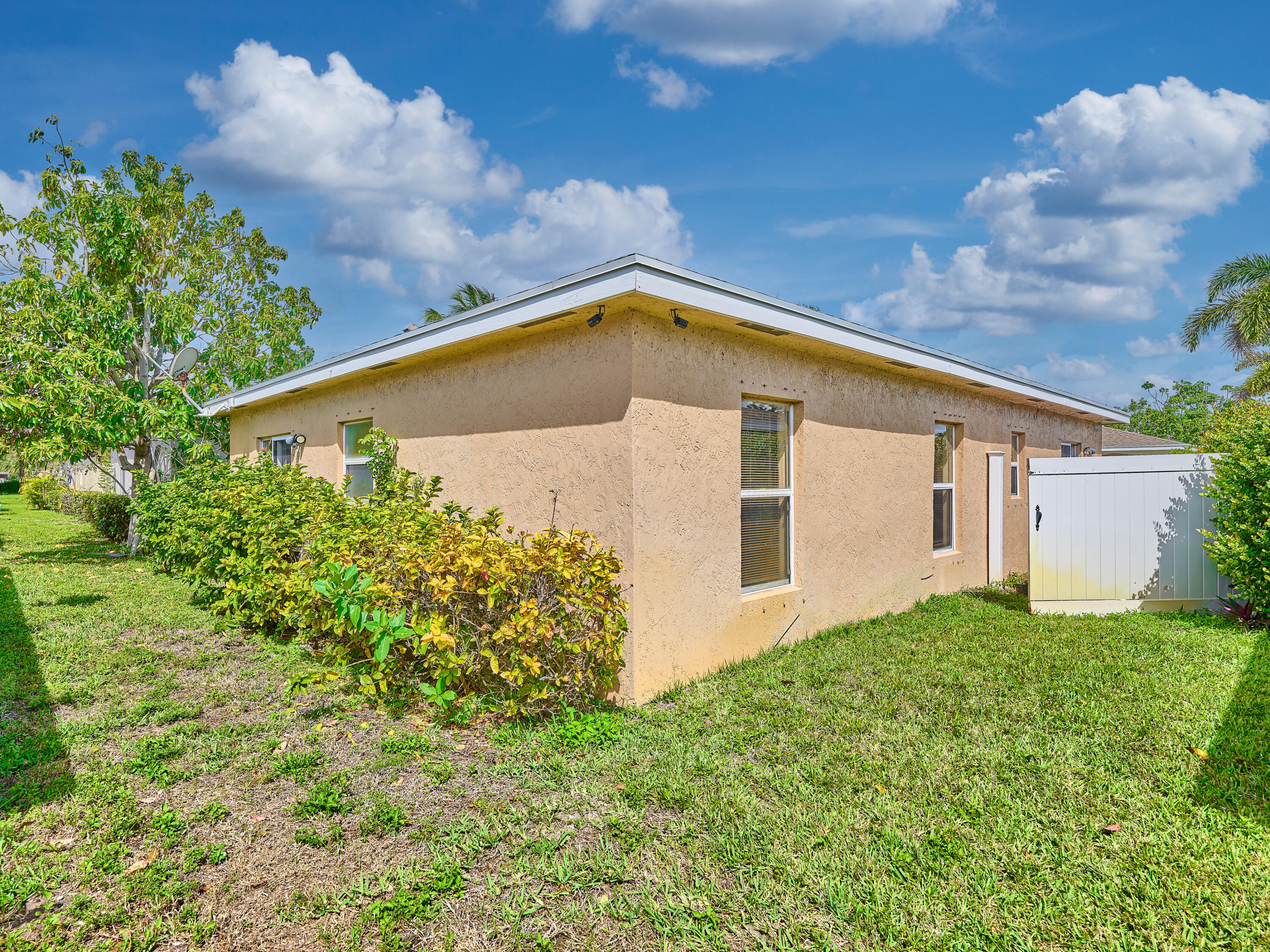 556 East Ridge Circle North Boynton Beach, FL 33435 - Photo 7 of 39 © PYL 0007