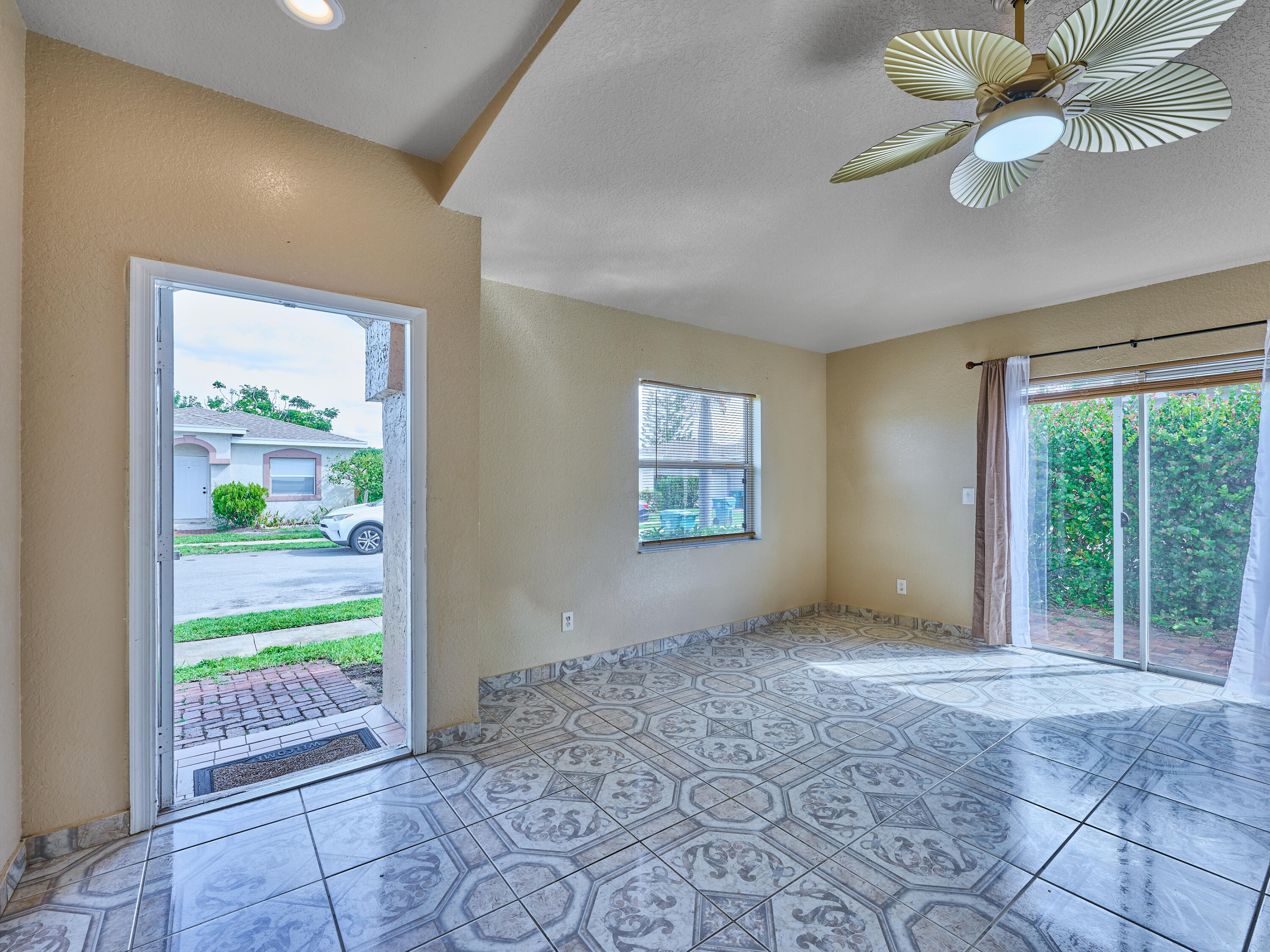 556 East Ridge Circle North Boynton Beach, FL 33435 - Photo 8 of 39 © PYL 0008