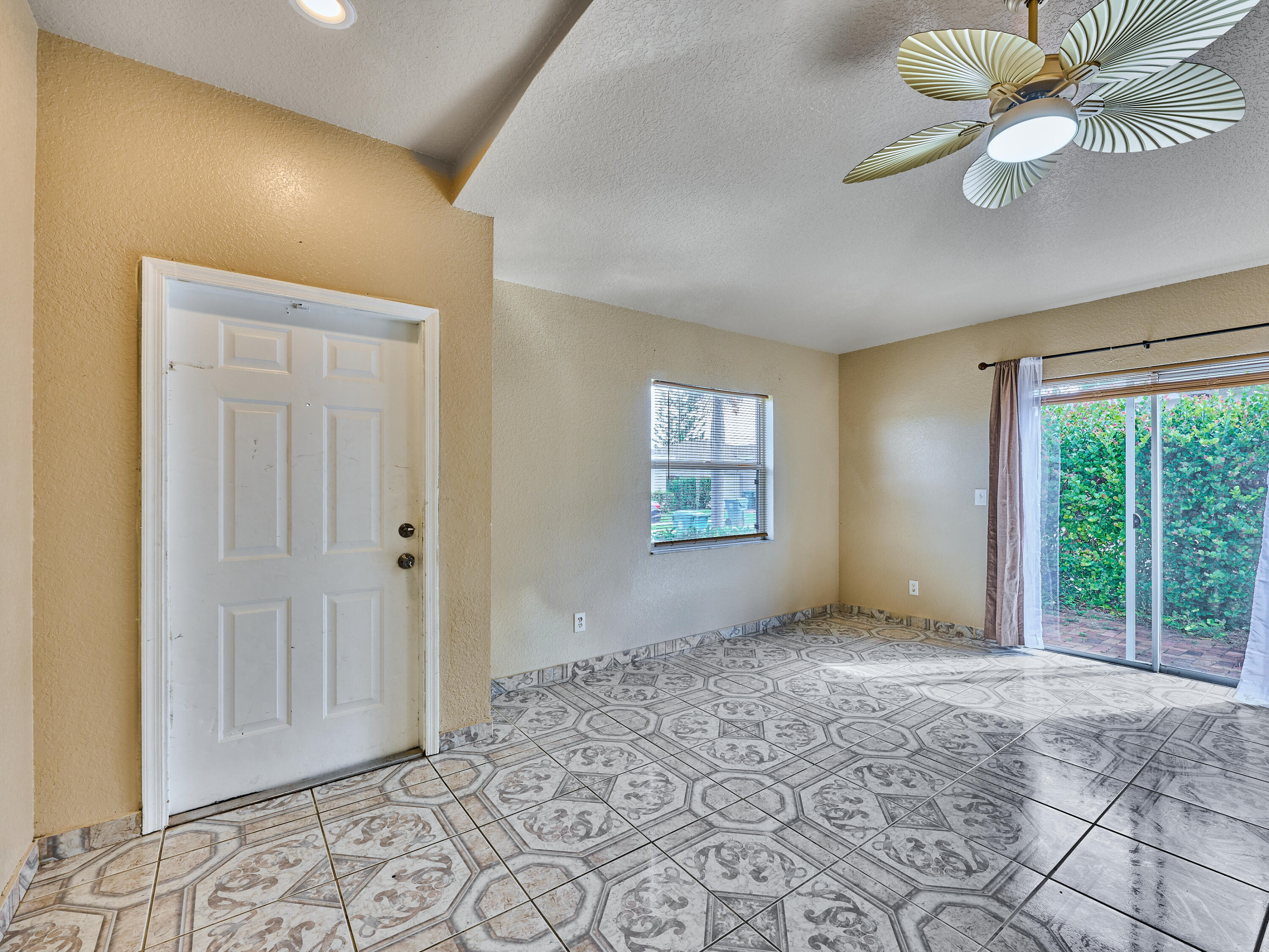 556 East Ridge Circle North Boynton Beach, FL 33435 - Photo 9 of 39 © PYL 0009