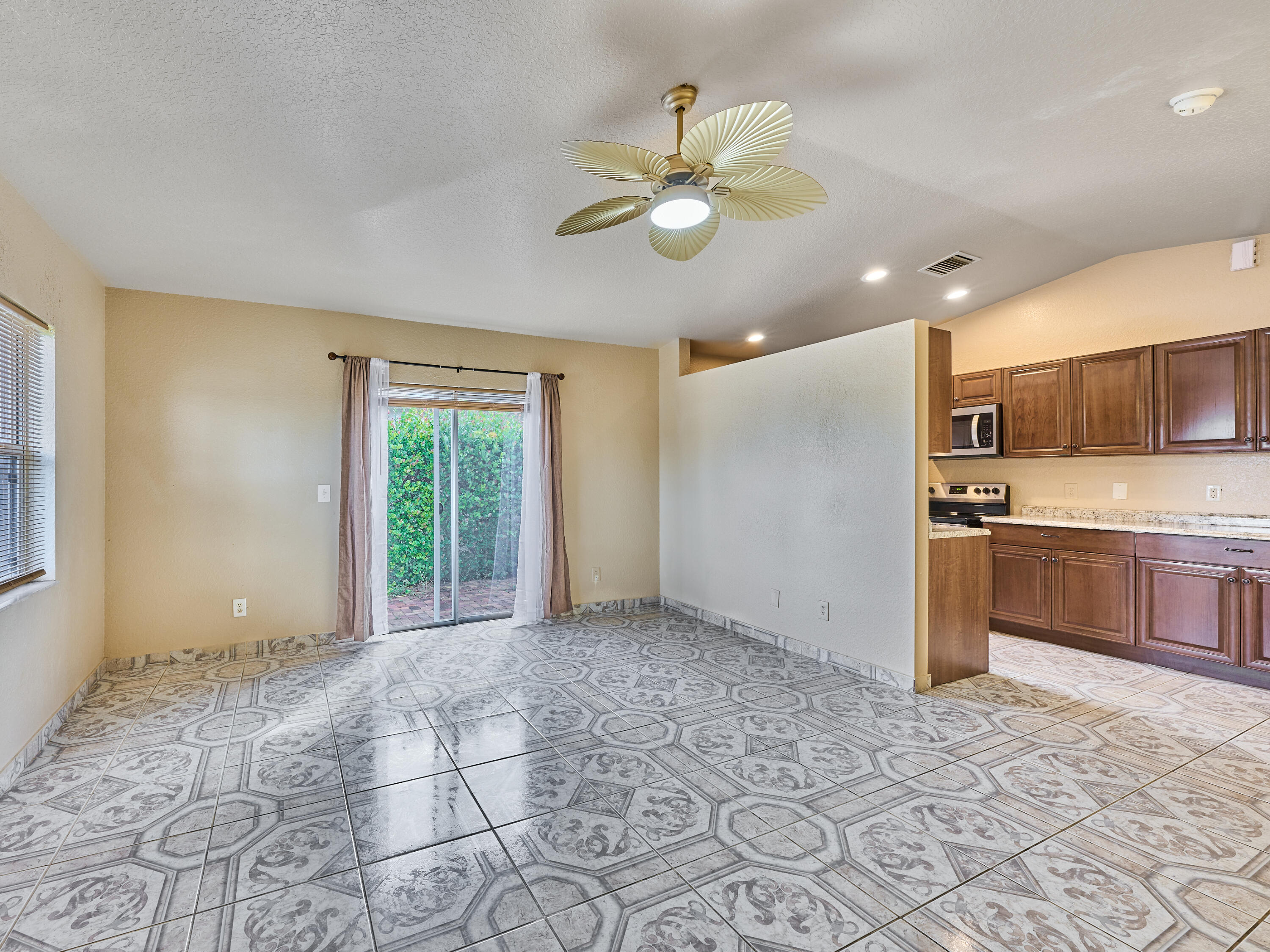 556 East Ridge Circle North Boynton Beach, FL 33435 - Photo 10 of 39 © PYL 0010