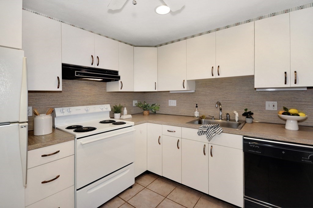 34 Hamilton Road, Unit 209 Arlington, MA 02474 - Photo 18 of 34 Gallery Image 18